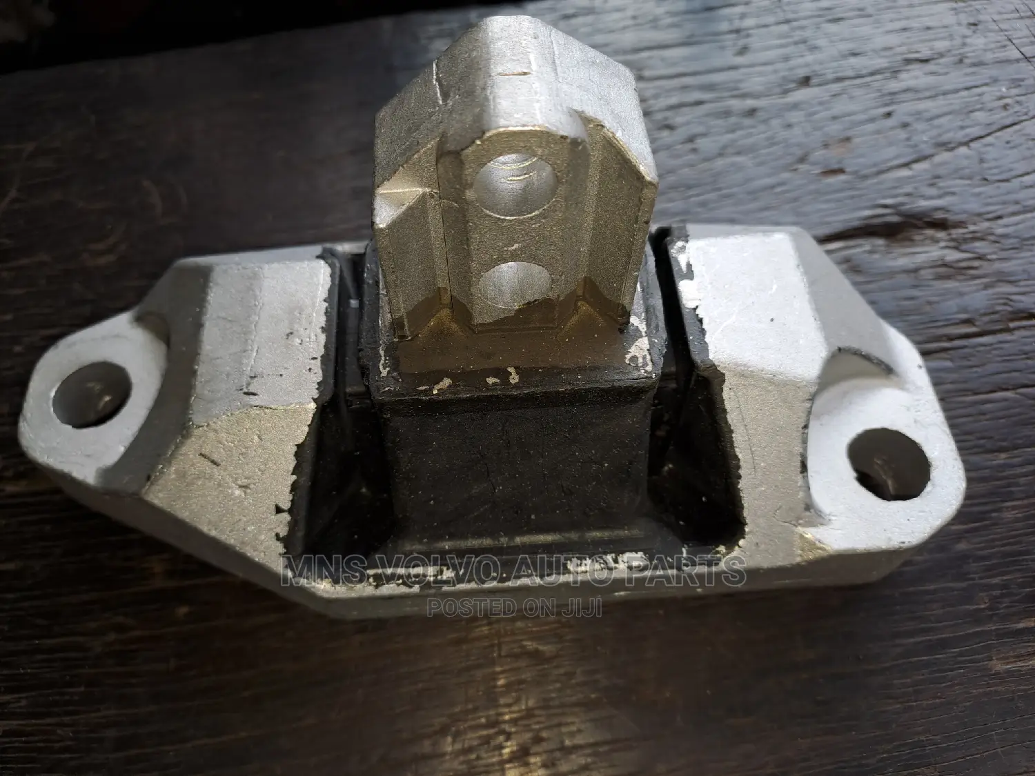 2006-2010 Volvo XC90 V8 Engine Mount