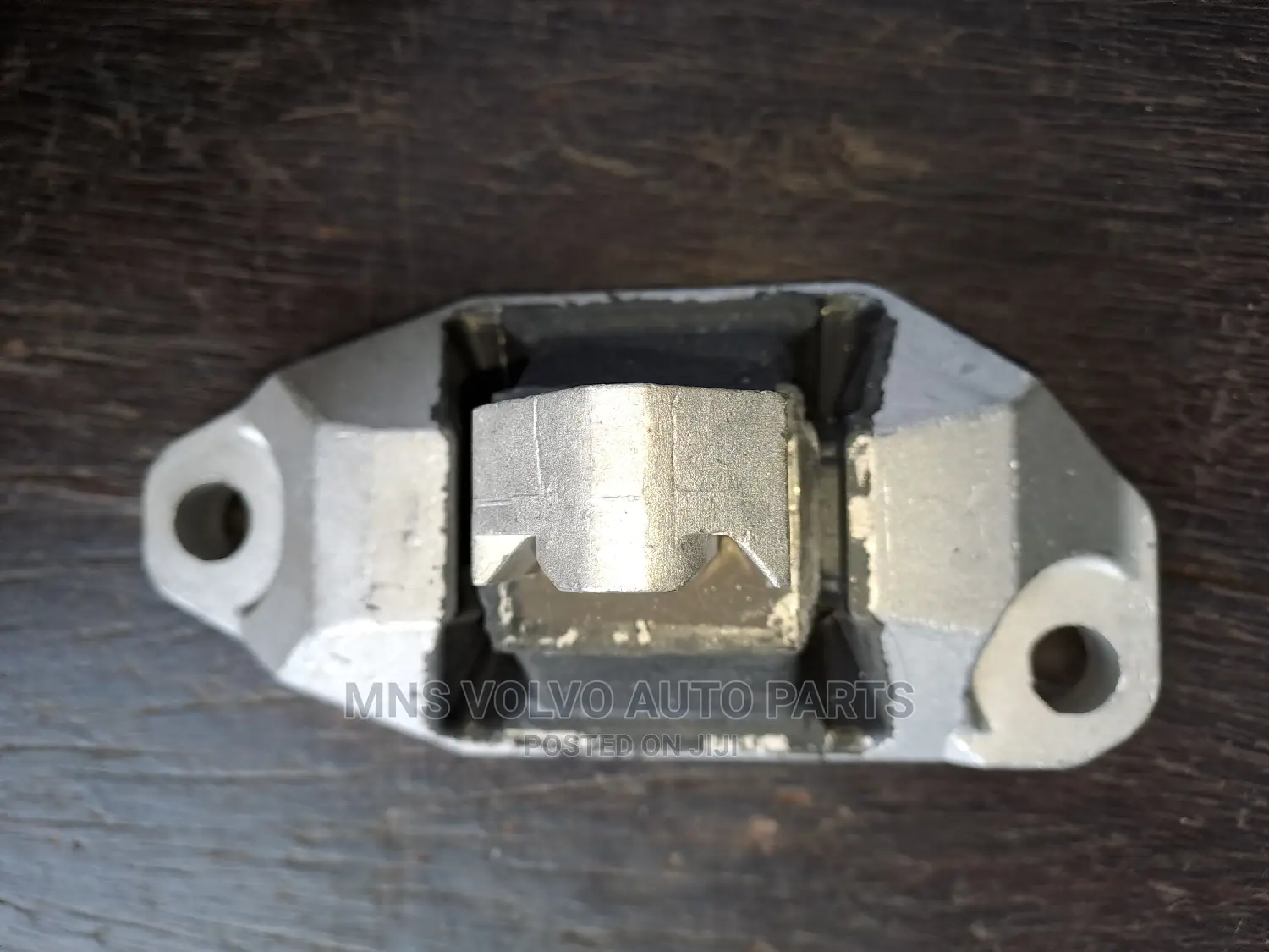 2006-2010 Volvo XC90 V8 Engine Mount