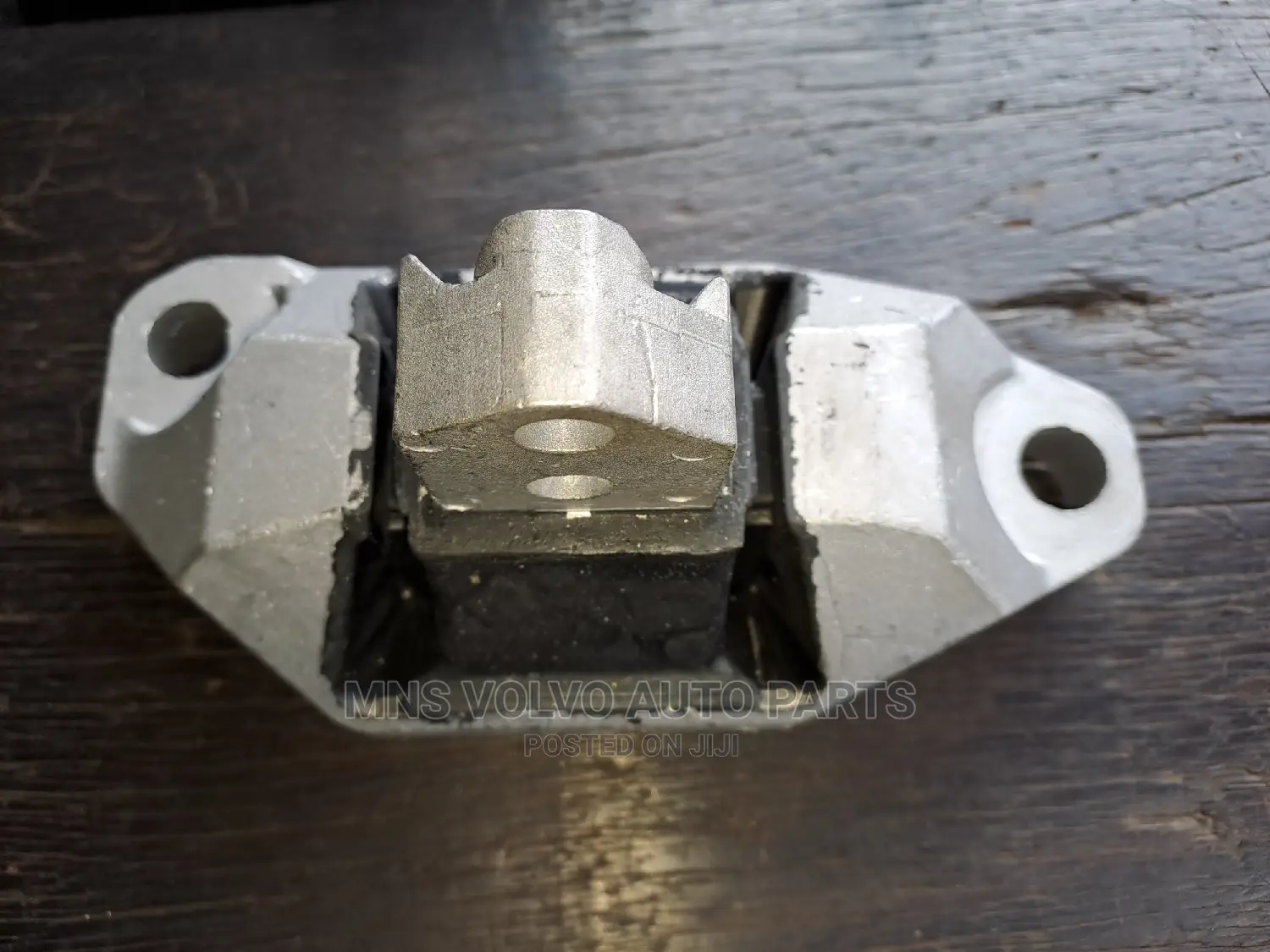 2006-2010 Volvo XC90 V8 Engine Mount