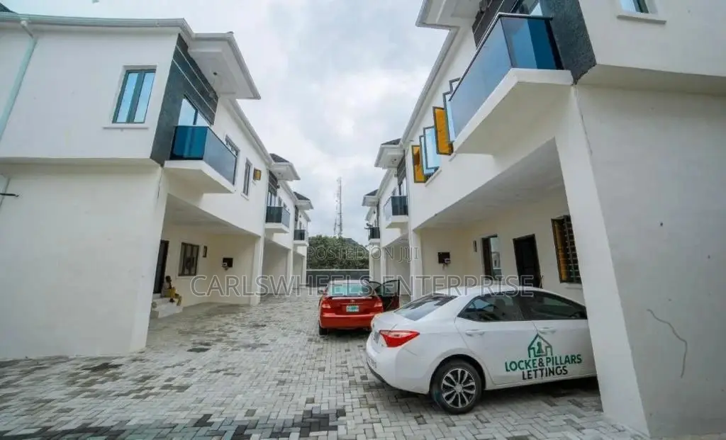 Furnished 4bdrm Townhouse/Terrace in Lekki for Sale