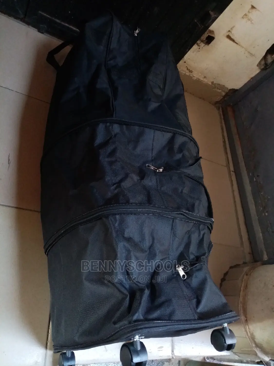 Extra Large Weightless Expandable Traveling Bag With Trolley