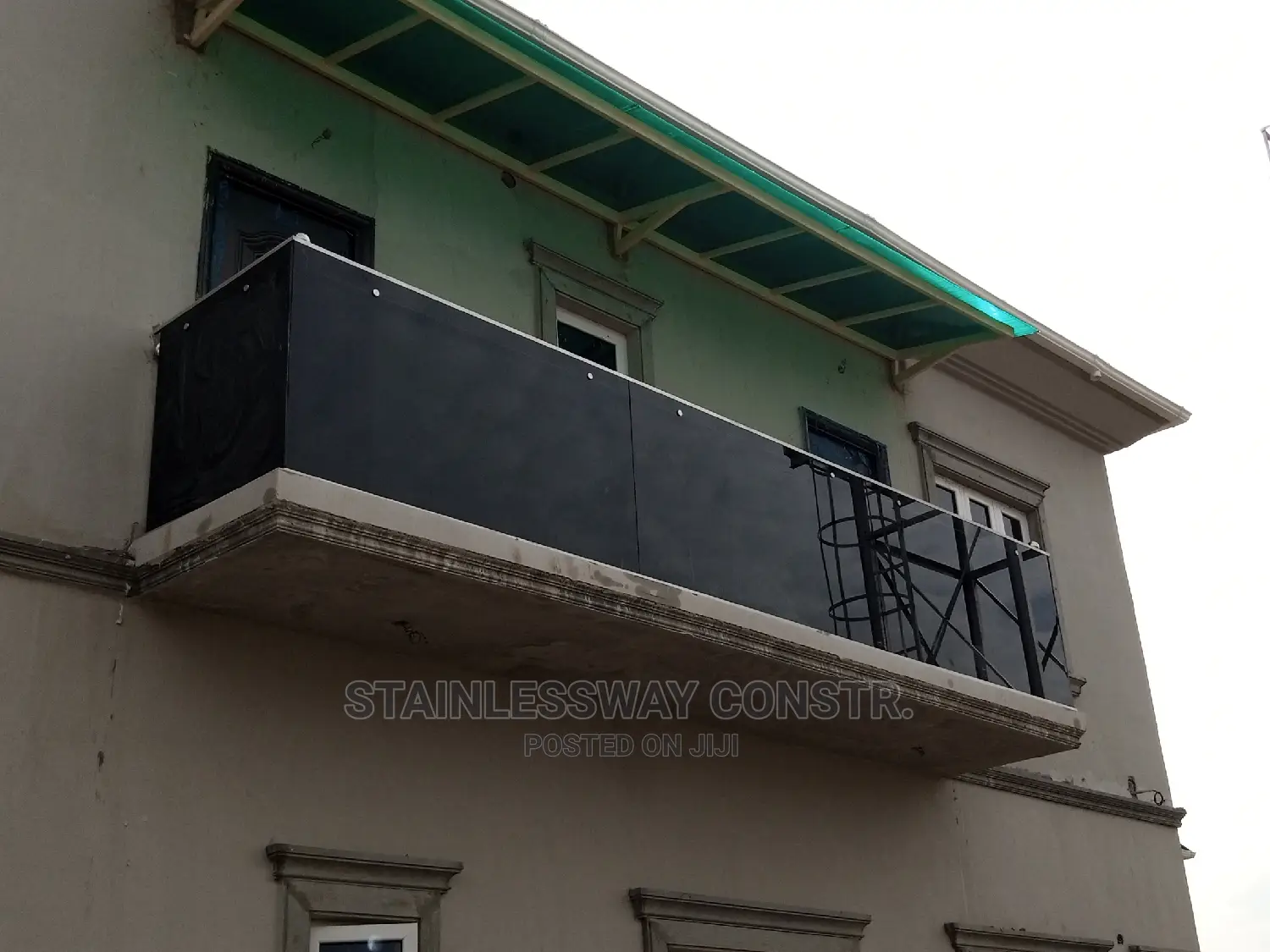 Dark Grey Glass Balcony at River Park Estate