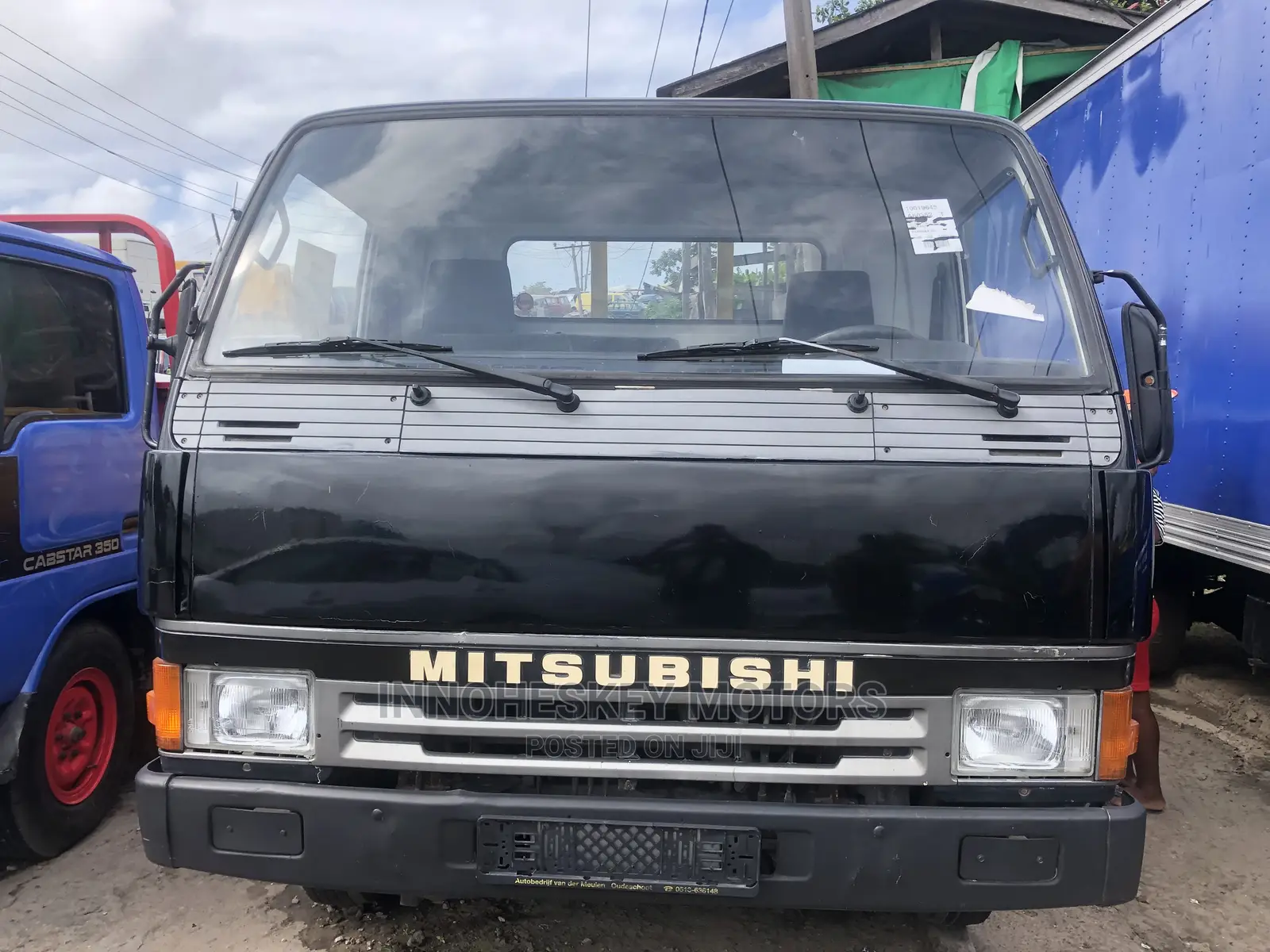 MITSUBISHI Food Truck