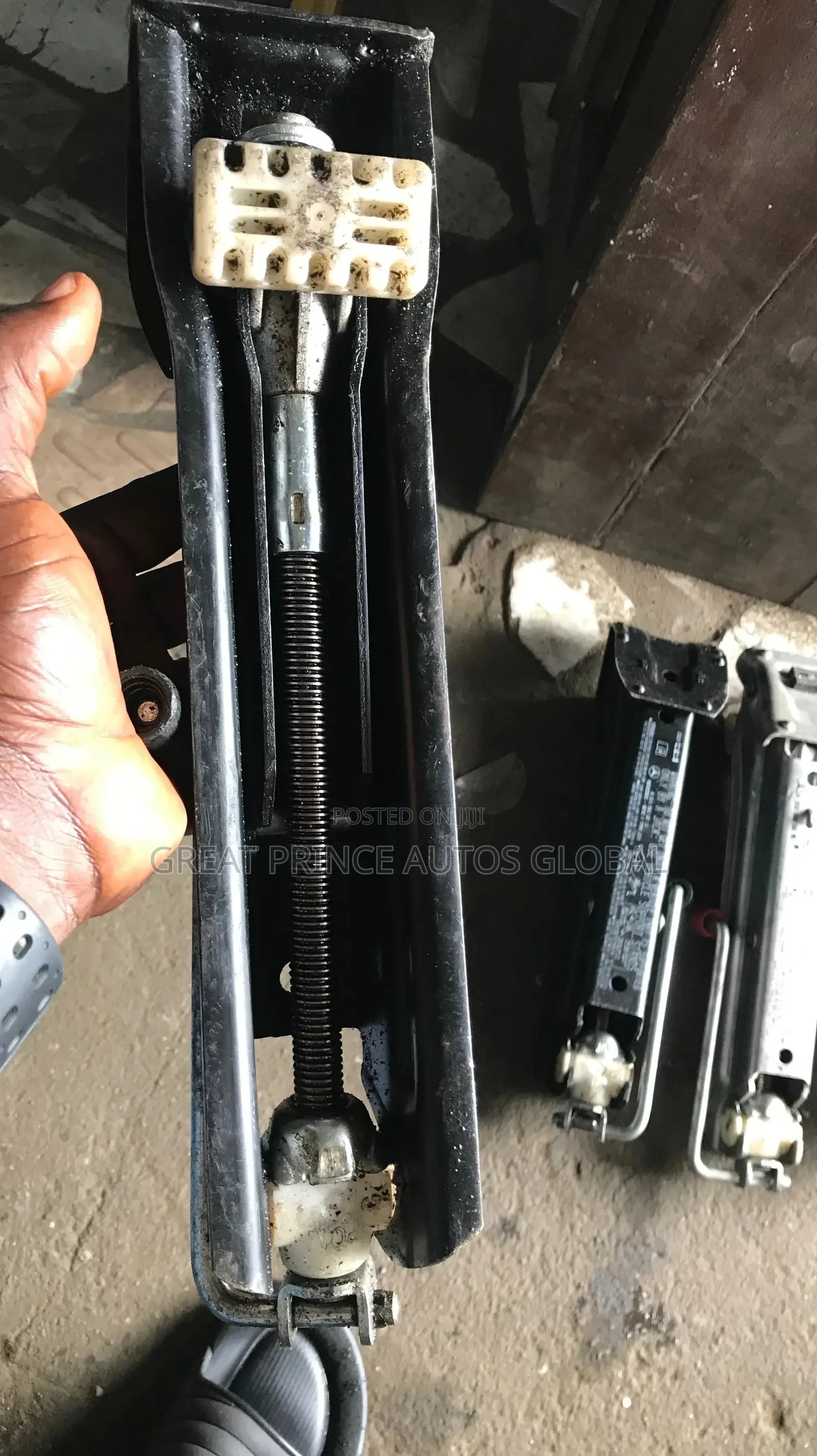 Mercedes Benz Jack for C300, C240,E350 212