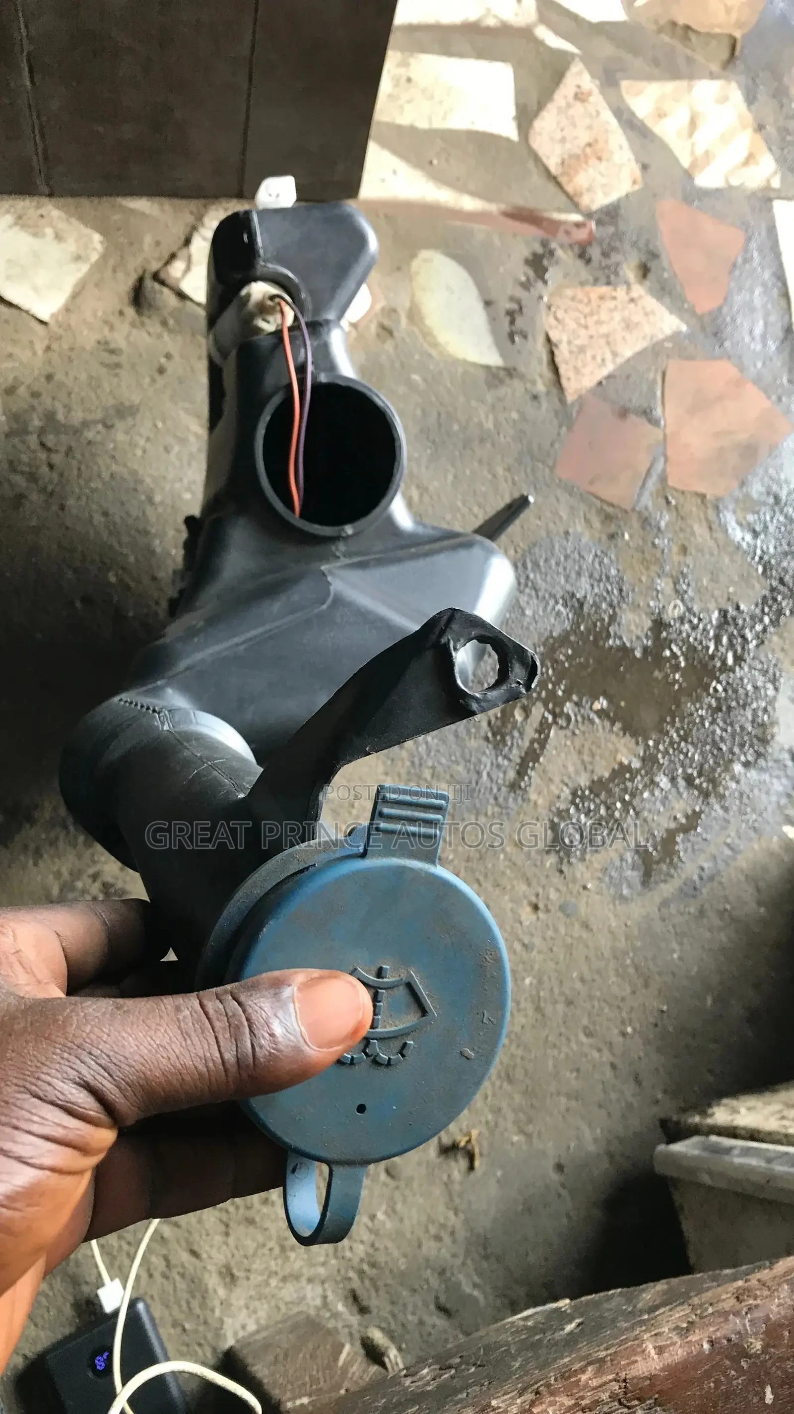 Wiper Water Tank GLK350