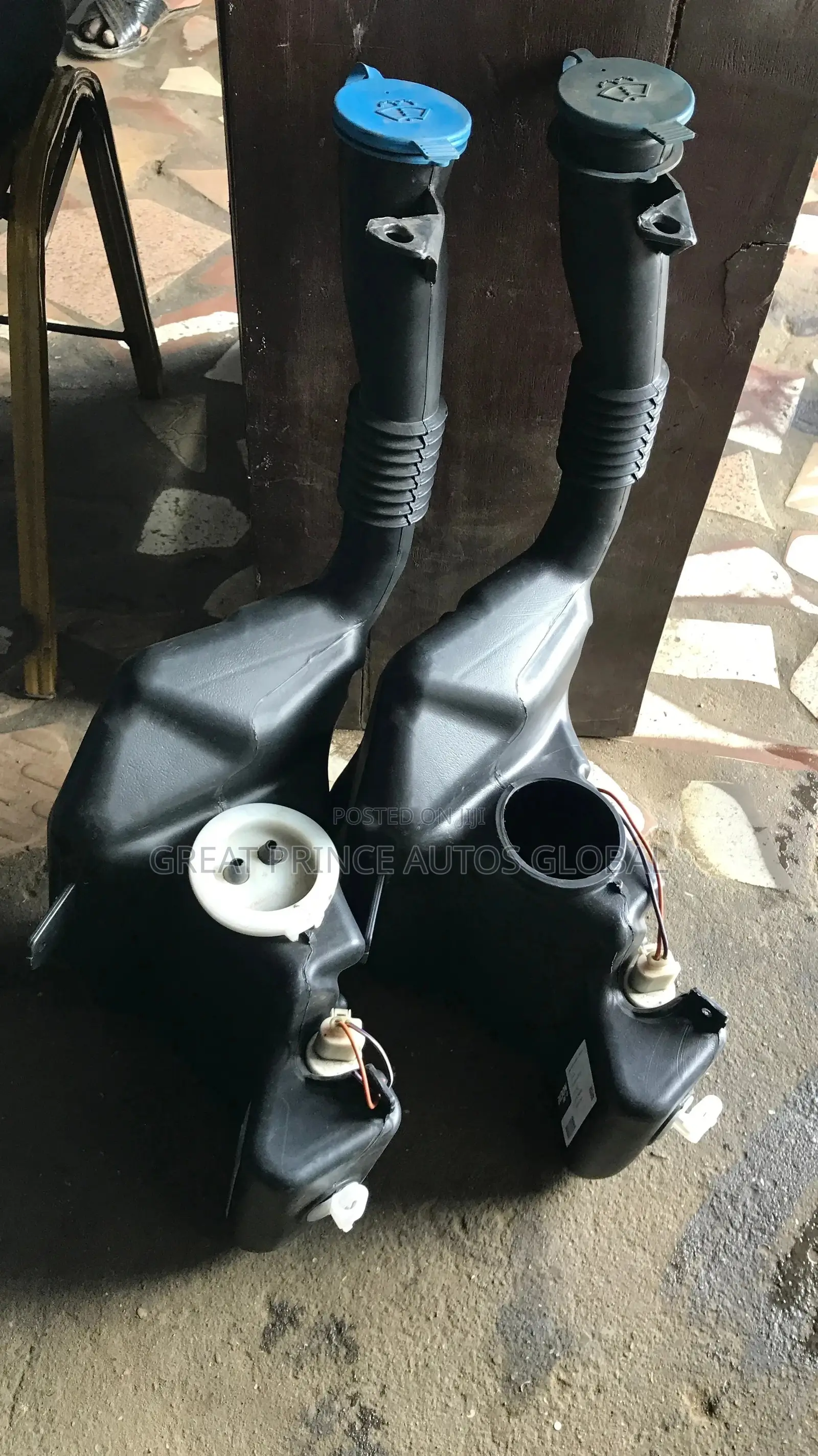 Wiper Water Tank GLK350