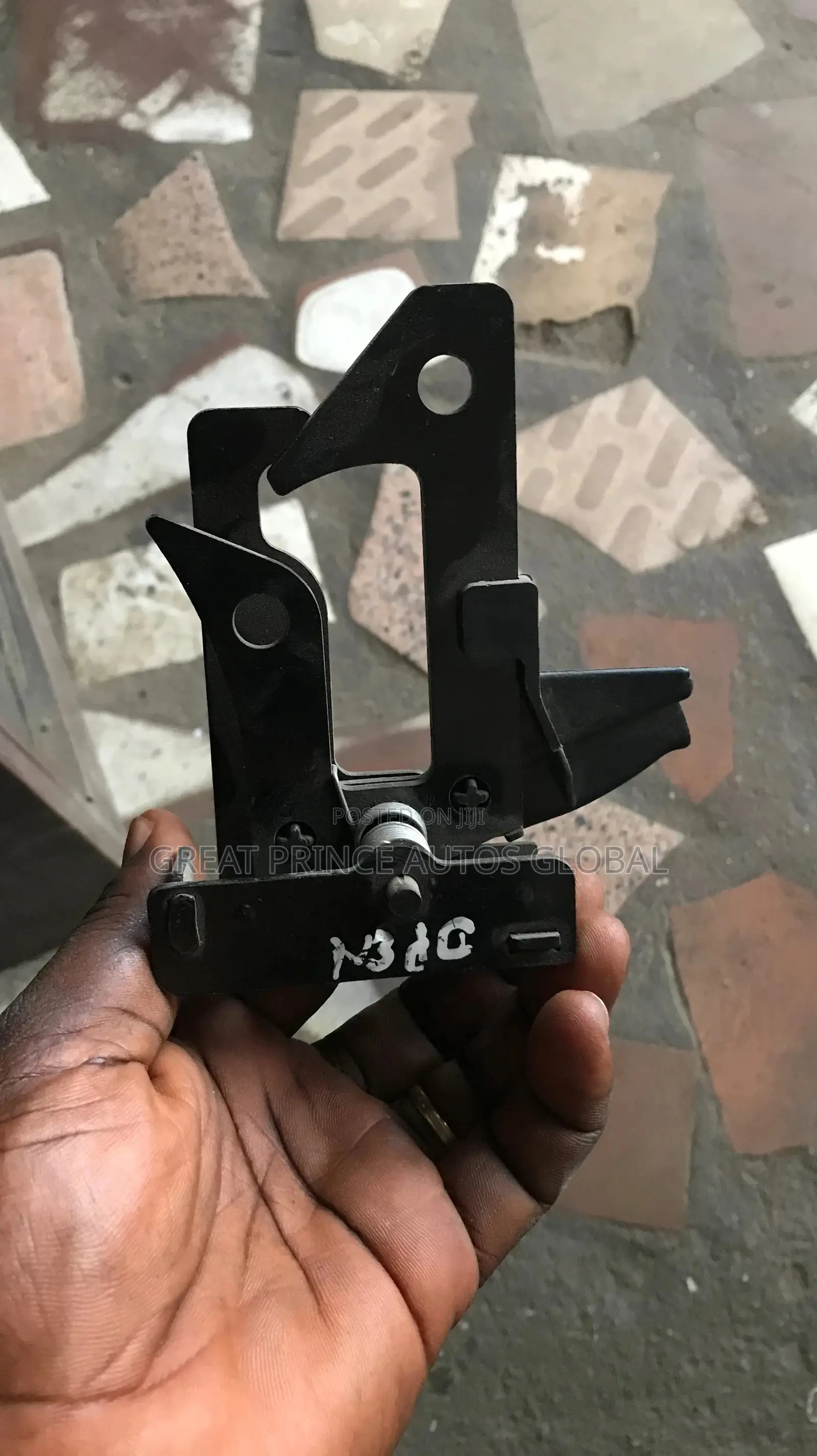 Outside Bonnet Opener for C300, E350, GLK350, GLE