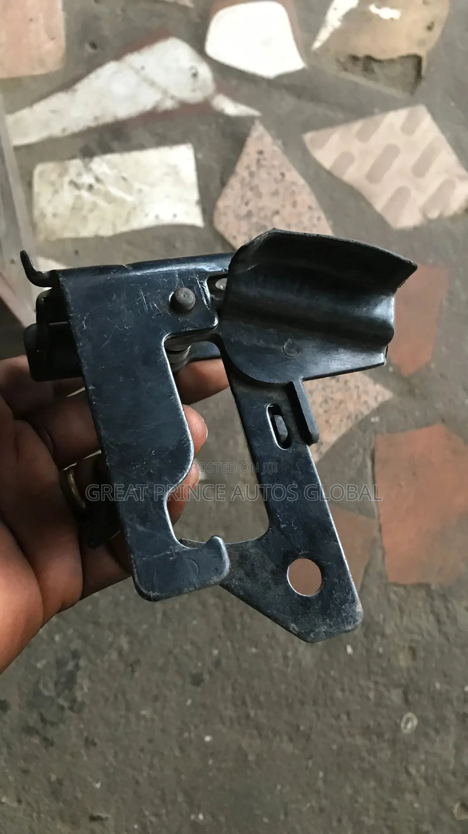 Outside Bonnet Opener for C300, E350, GLK350, GLE