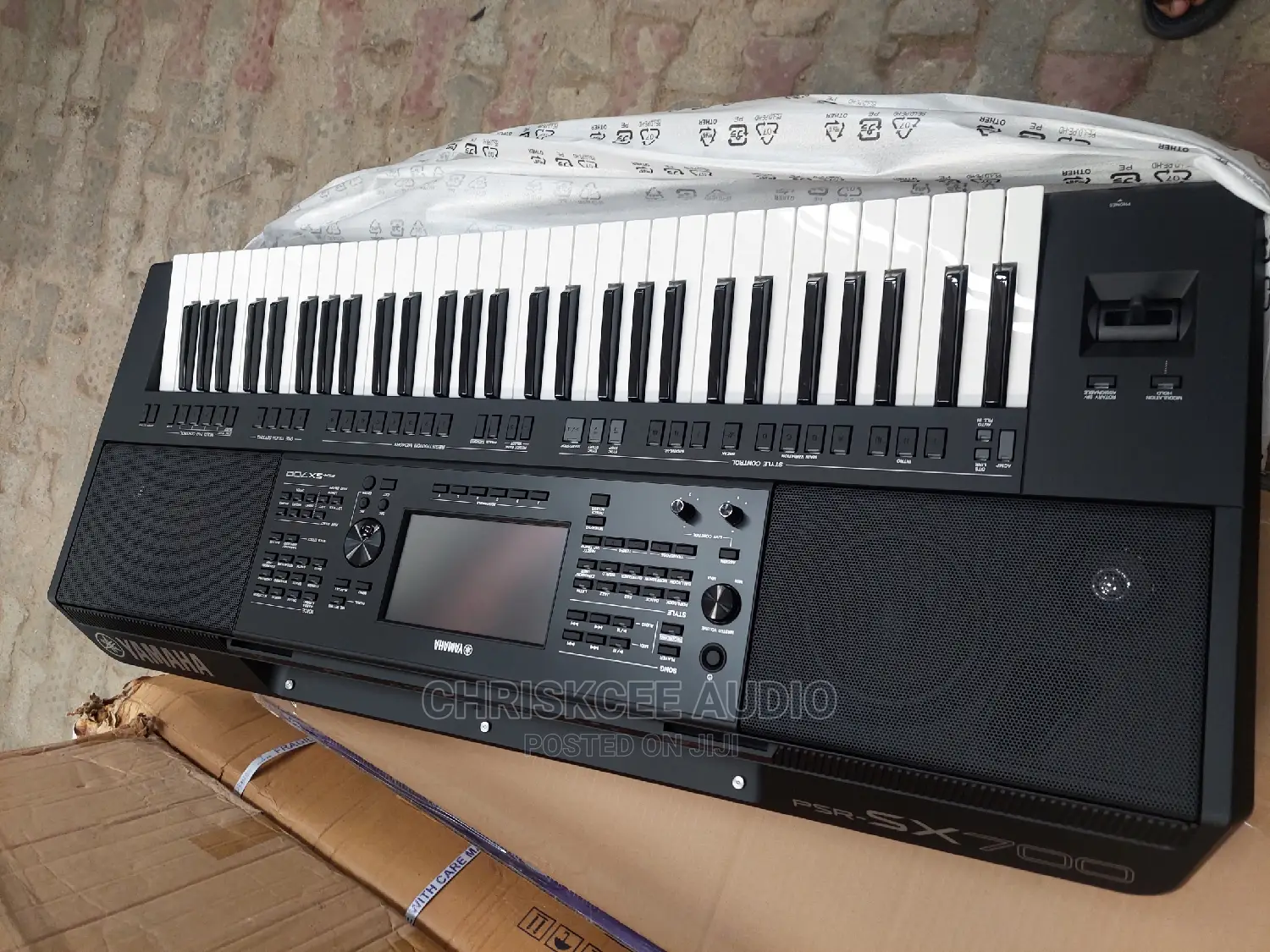 Yamaha Keyboard - PSR-Sx700 With Adaptor