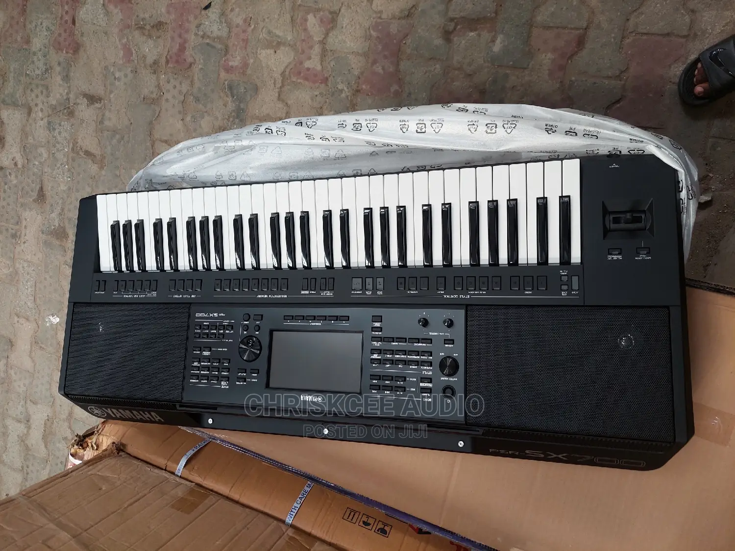 Yamaha Keyboard - PSR-Sx700 With Adaptor