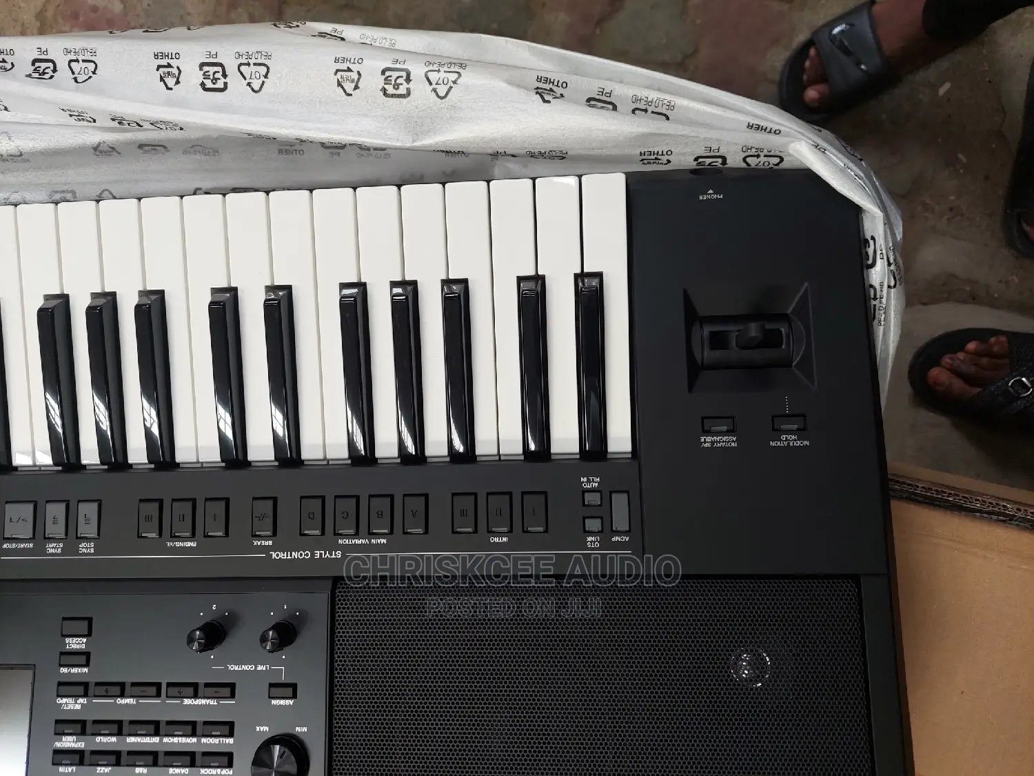 Yamaha Keyboard - PSR-Sx700 With Adaptor