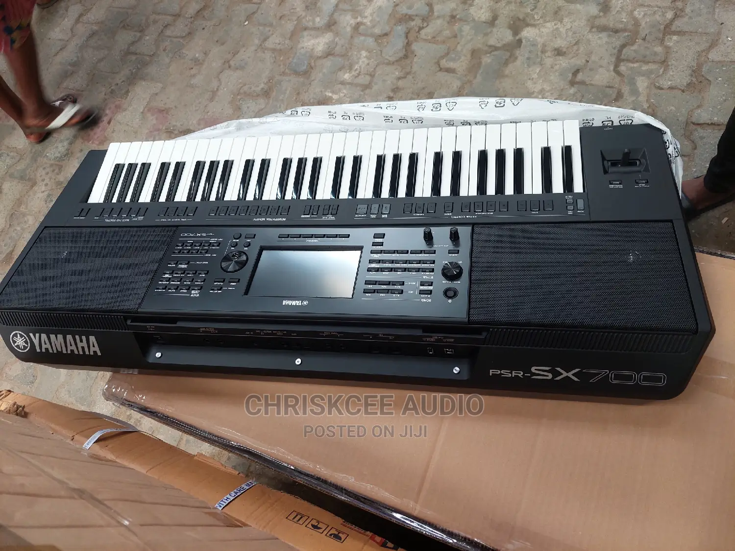 Yamaha Keyboard - PSR-Sx700 With Adaptor