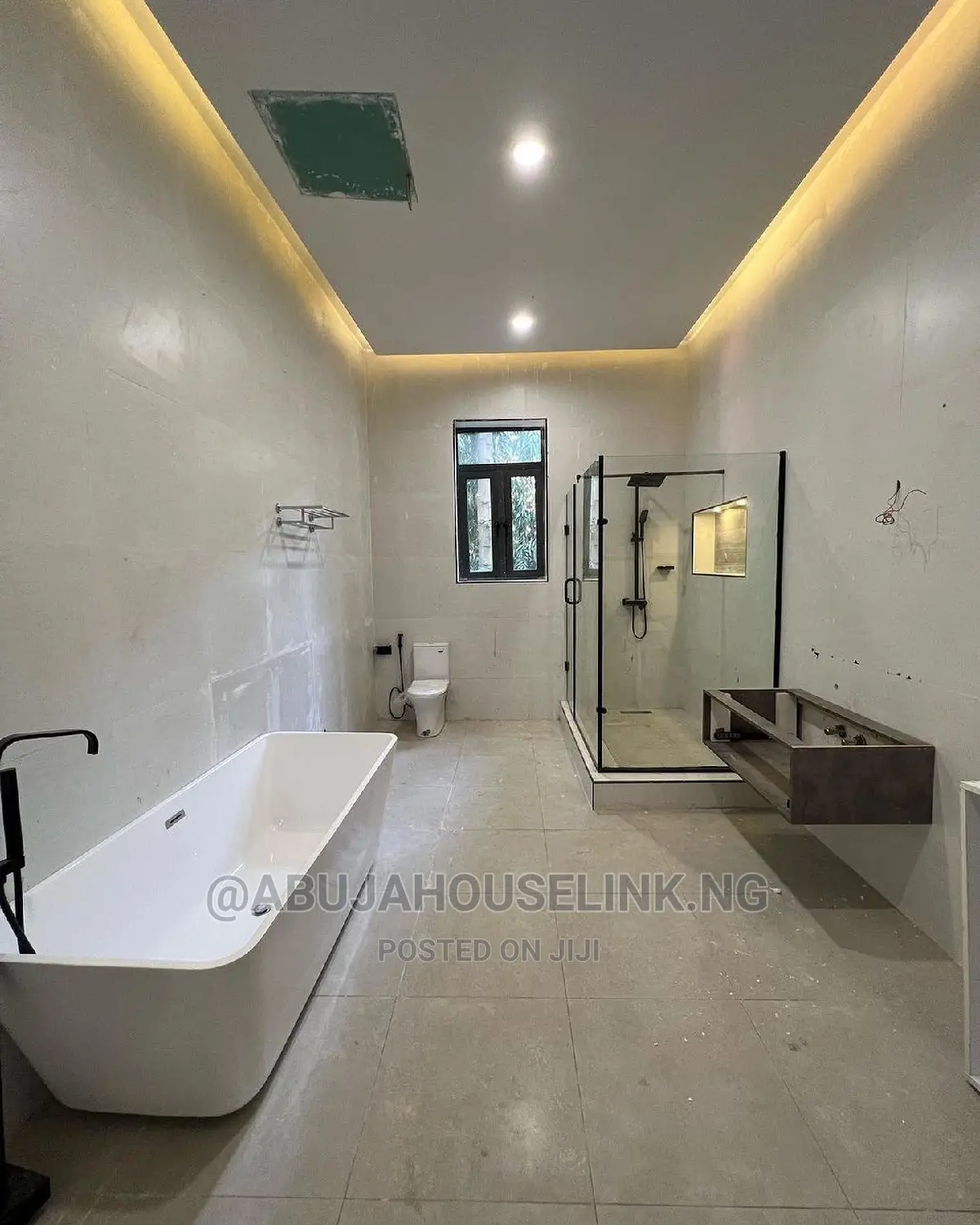 10bdrm Mansion in Asokoro Main for sale