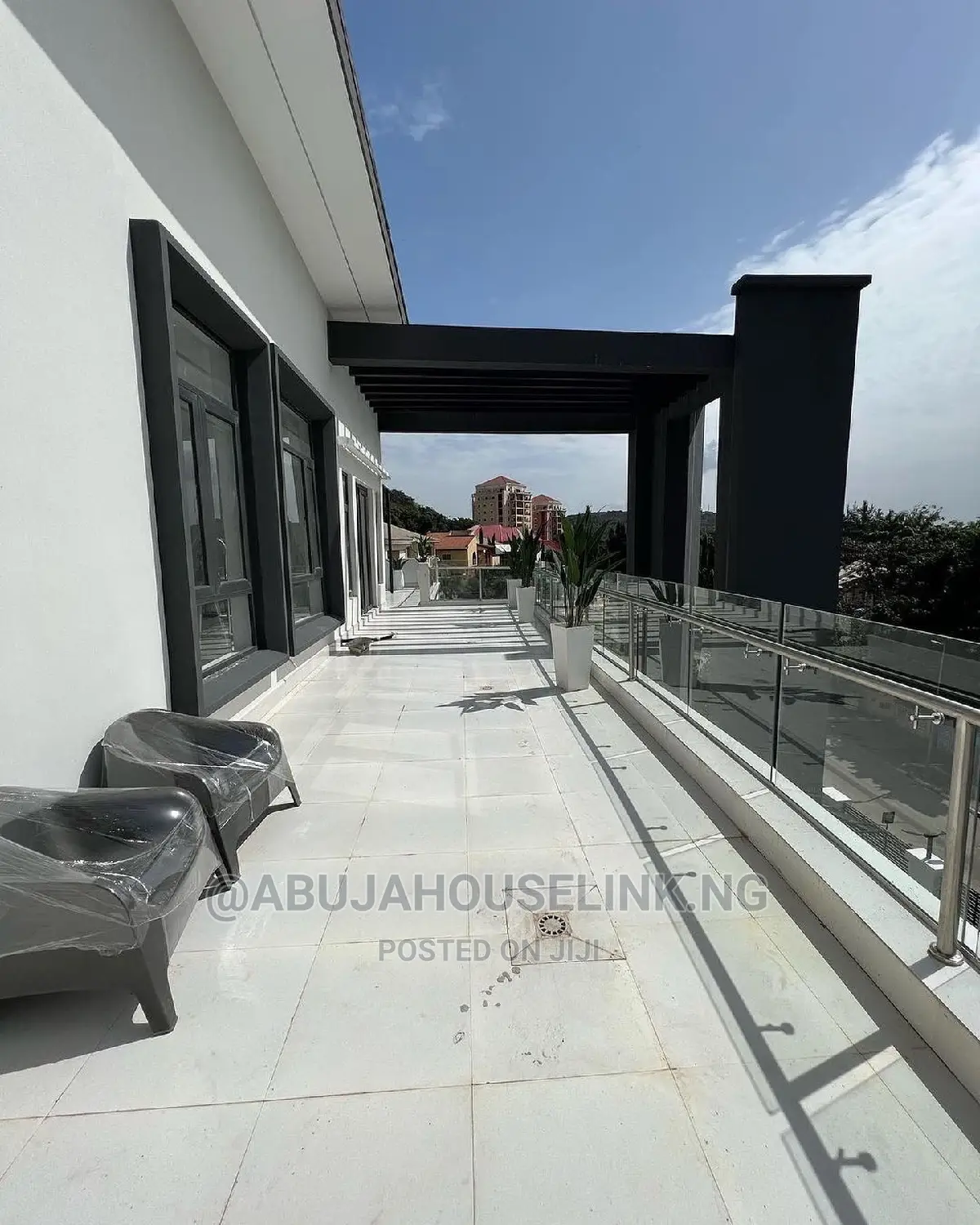 10bdrm Mansion in Asokoro Main for sale