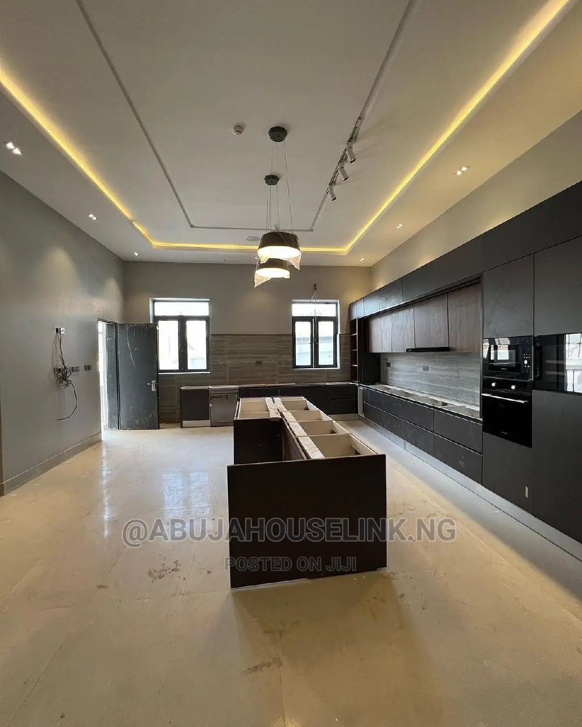 10bdrm Mansion in Asokoro Main for sale