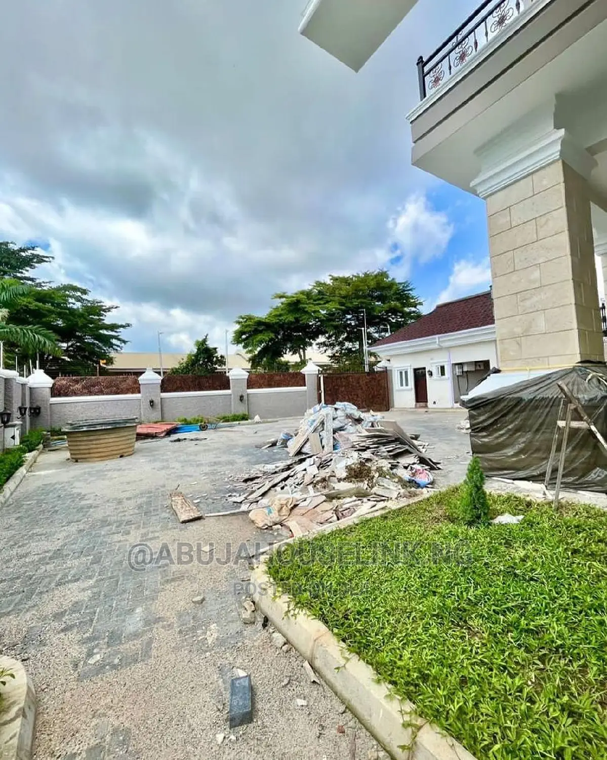 7bdrm Duplex in Asokoro Main for sale