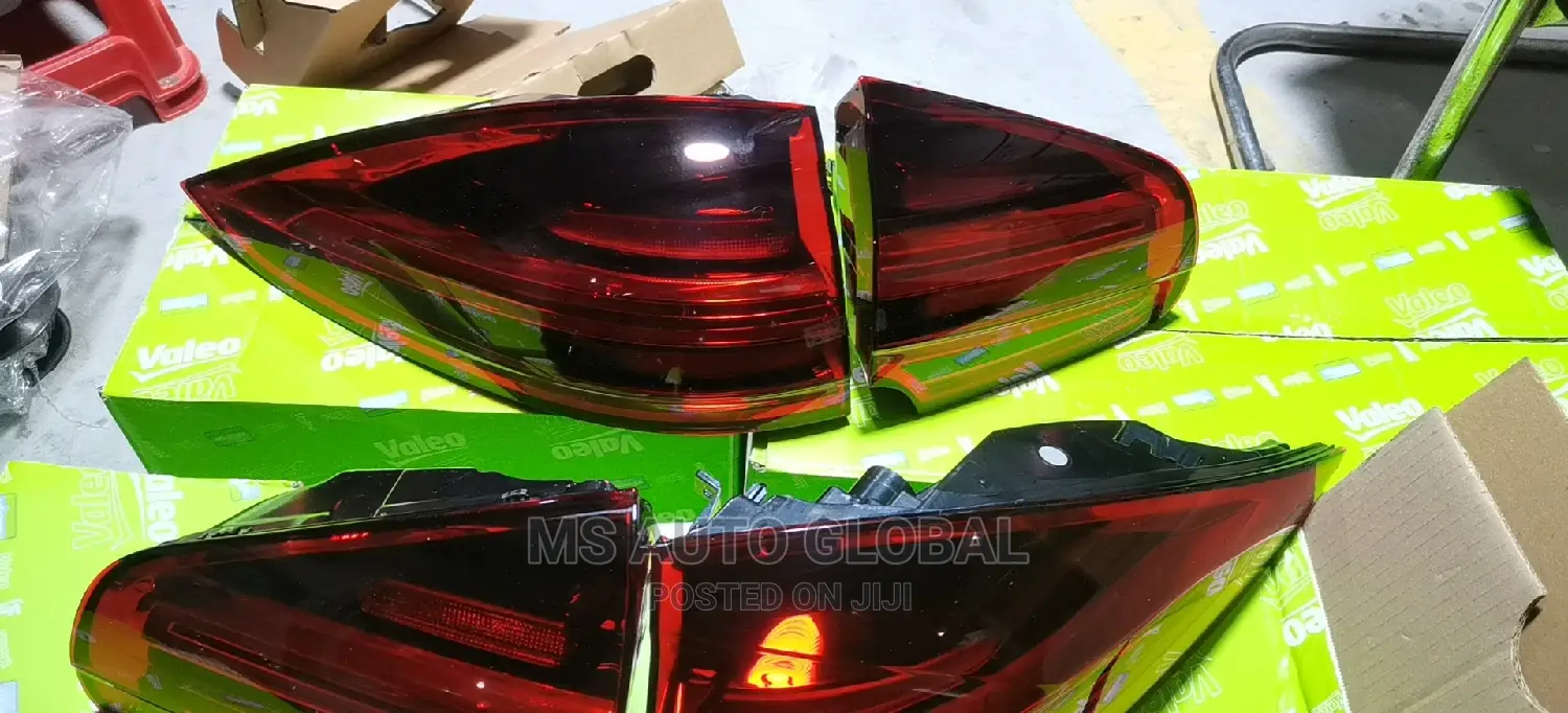 Porsche Cayenne 2017 Back Lights