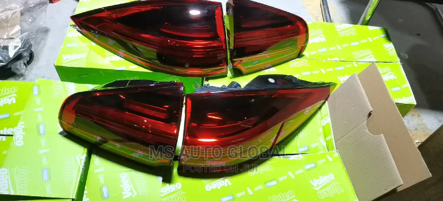 Porsche Cayenne 2017 Back Lights