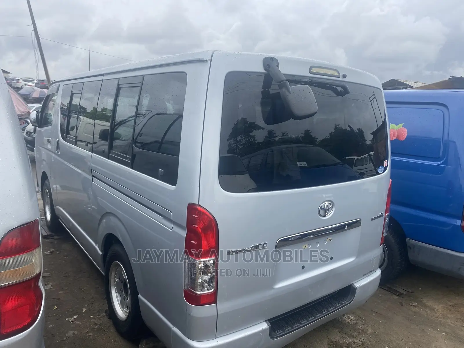 Toyota HiAce 2010 Silver