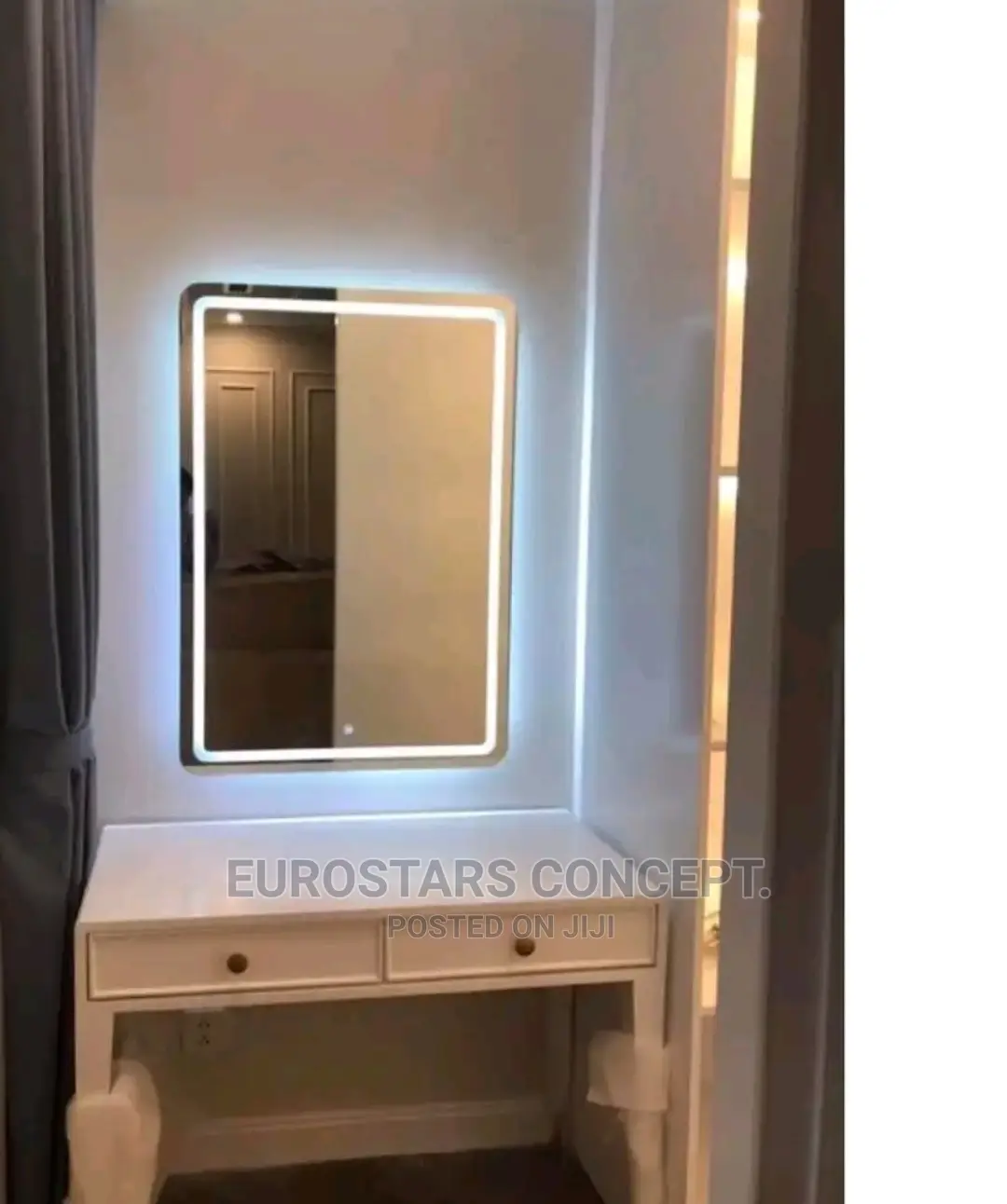 Plan Mirror With Light