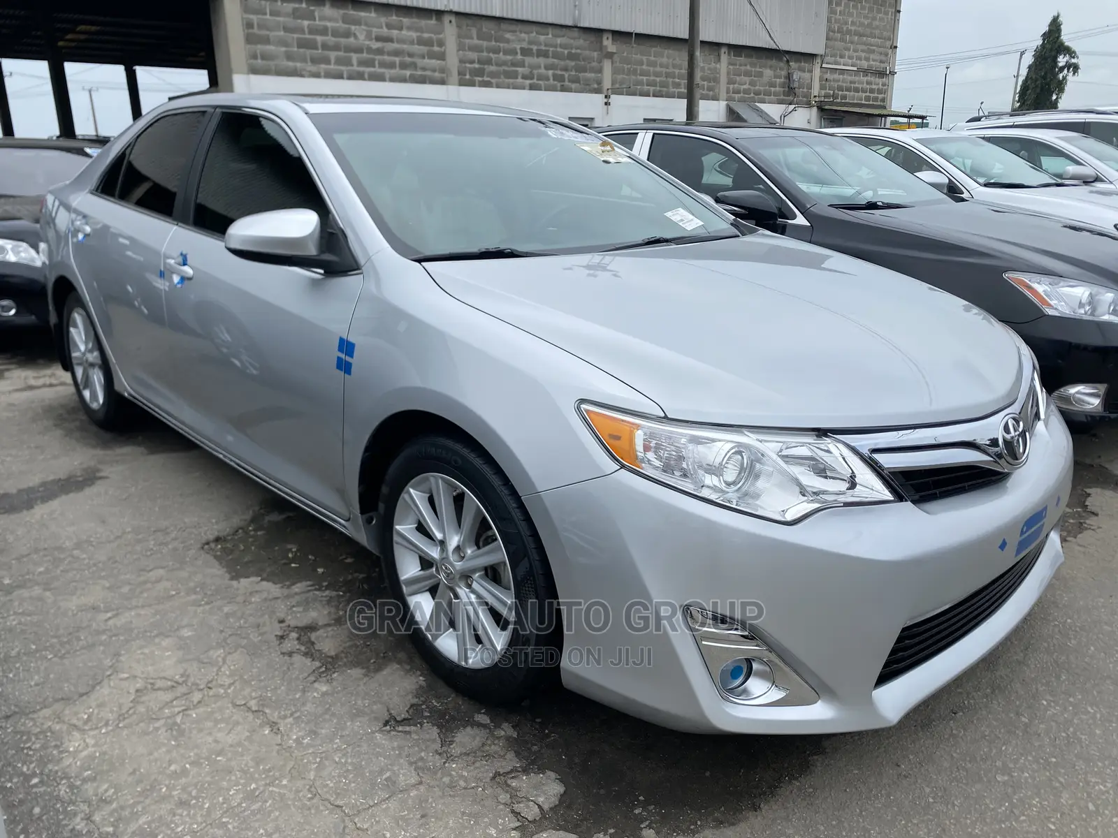 Toyota Camry XLE 4dr Sedan (2.5L 4cyl 6A) 2012 Silver