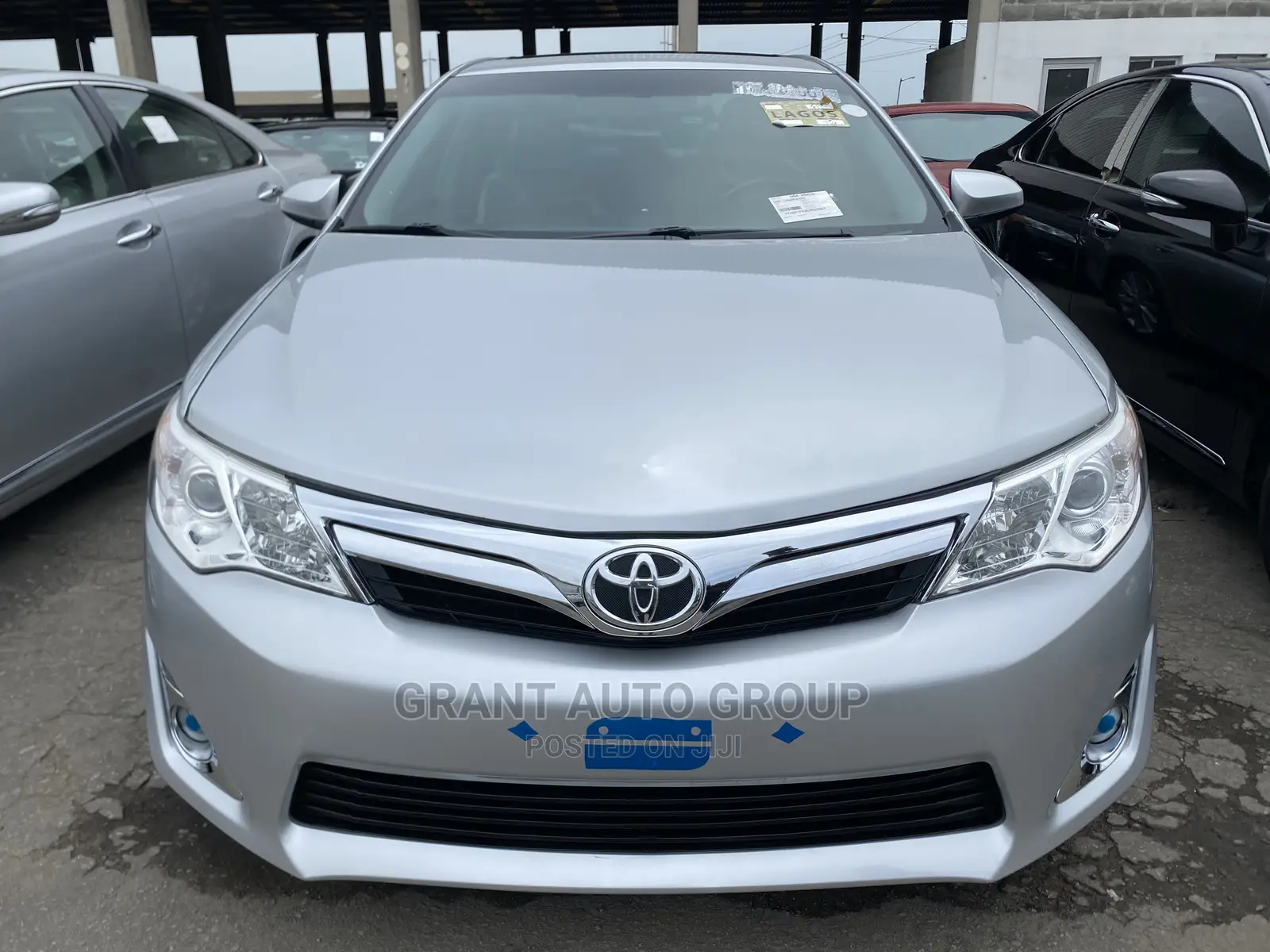 Toyota Camry XLE 4dr Sedan (2.5L 4cyl 6A) 2012 Silver