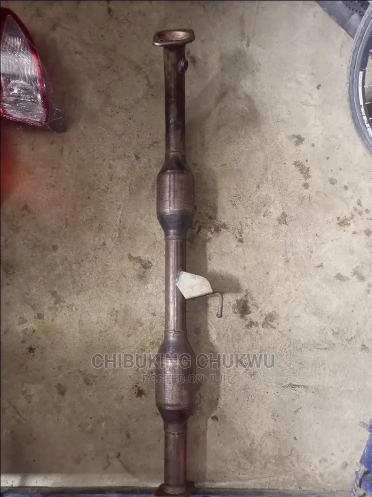 2018 Toyota 2.7 Hilux Catalytic Exhaust Pot.