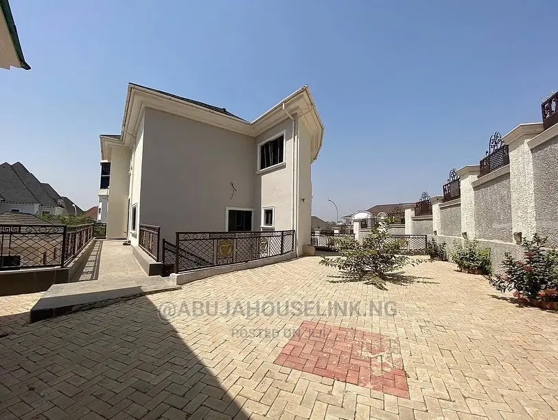 7bdrm Duplex in Guzape for sale