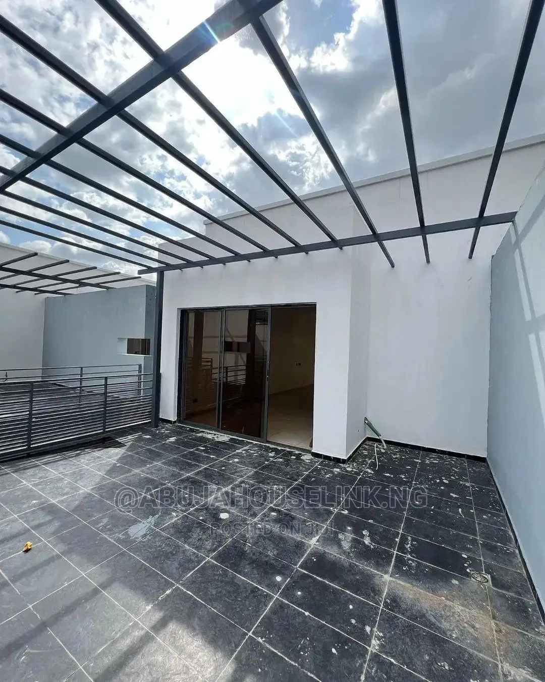 3bdrm Duplex in Jahi By Gilmore for sale