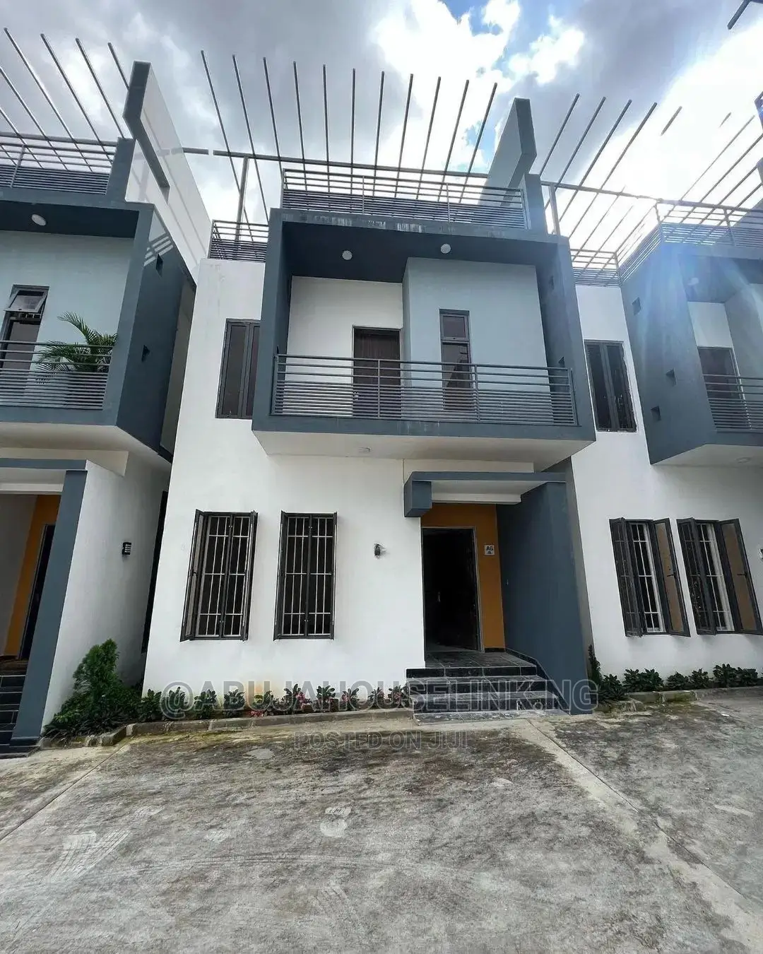 3bdrm Duplex in Jahi By Gilmore for sale