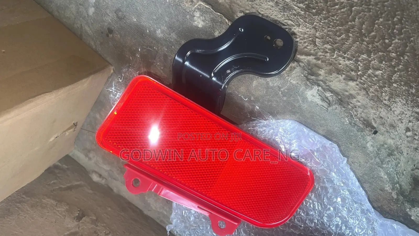 Back Bumber Reflector 2016 Honda CR-V