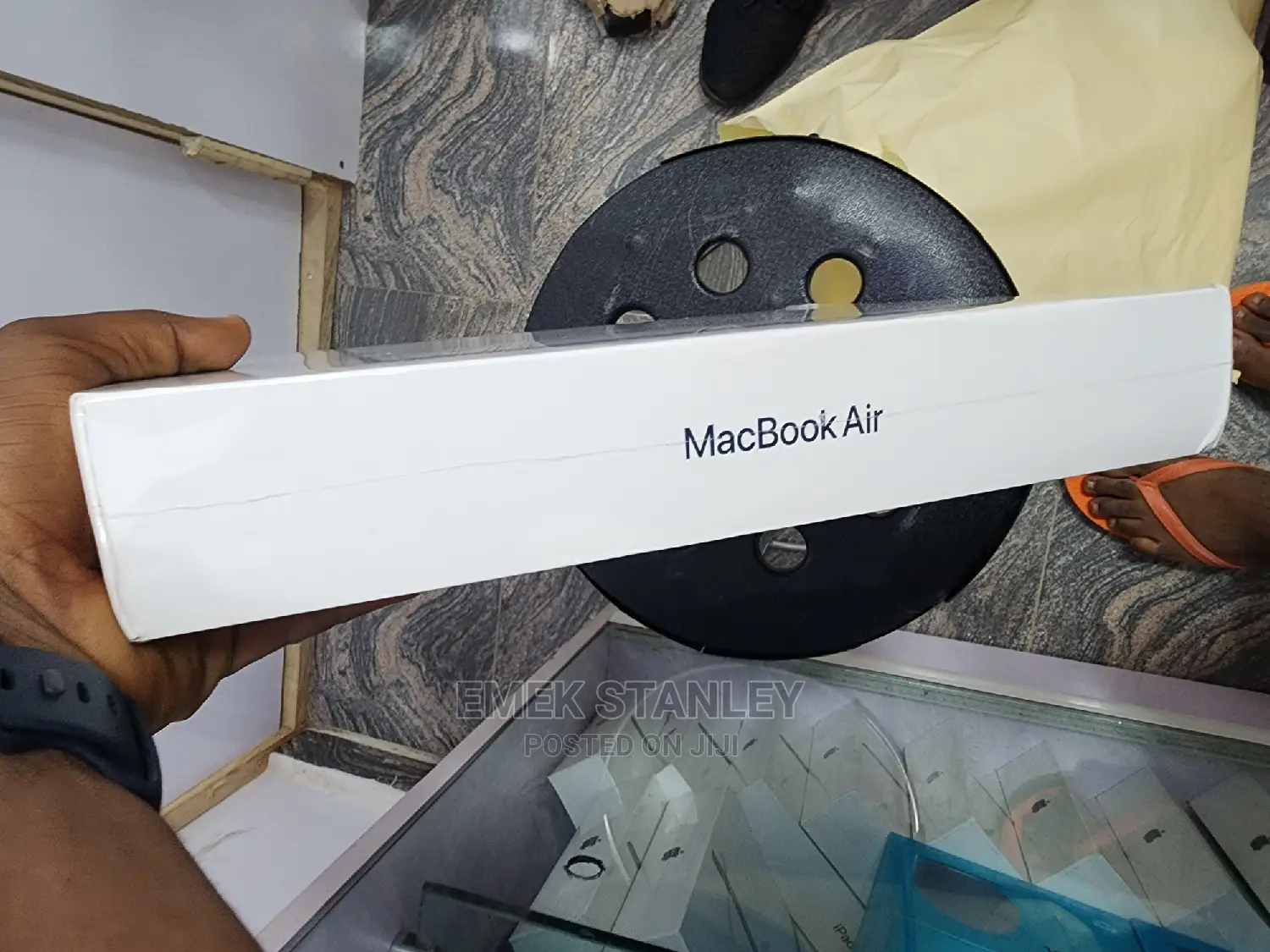 New Laptop Apple MacBook Air 2022 M2 8GB Apple M2 SSD 256GB
