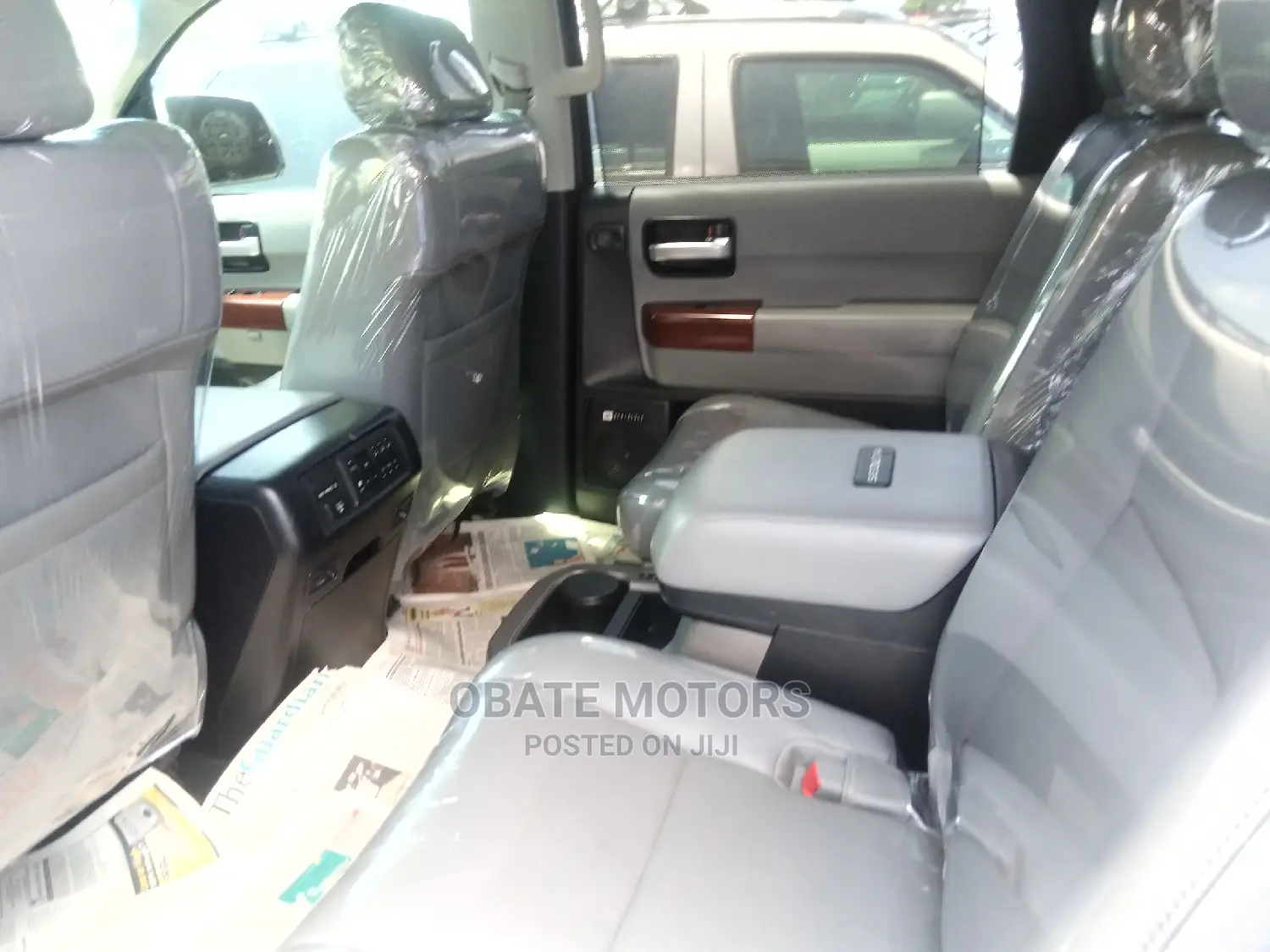Toyota Sequoia SR5 4dr SUV 4WD (5.7L 8cyl 6A) 2014 Gray