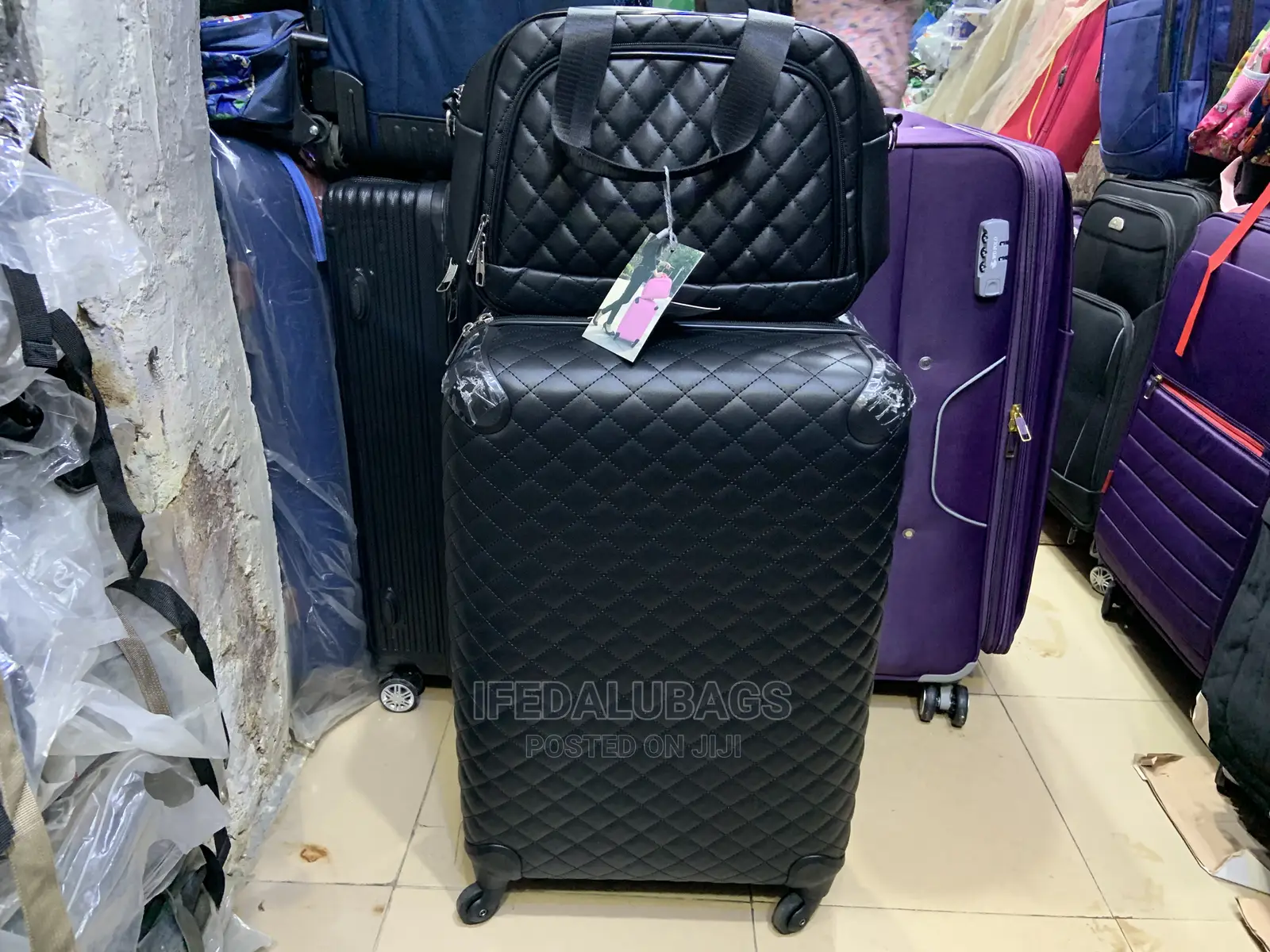 Medium Size Designers Traveling Luggage With Kit
