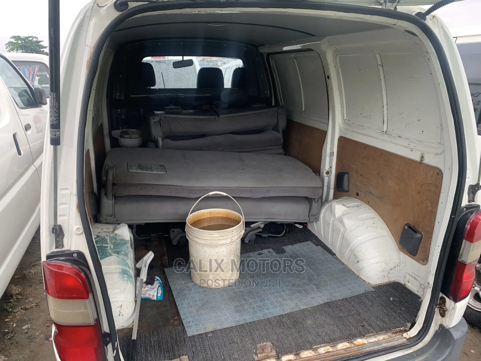 Toyota HiAce 2004 White