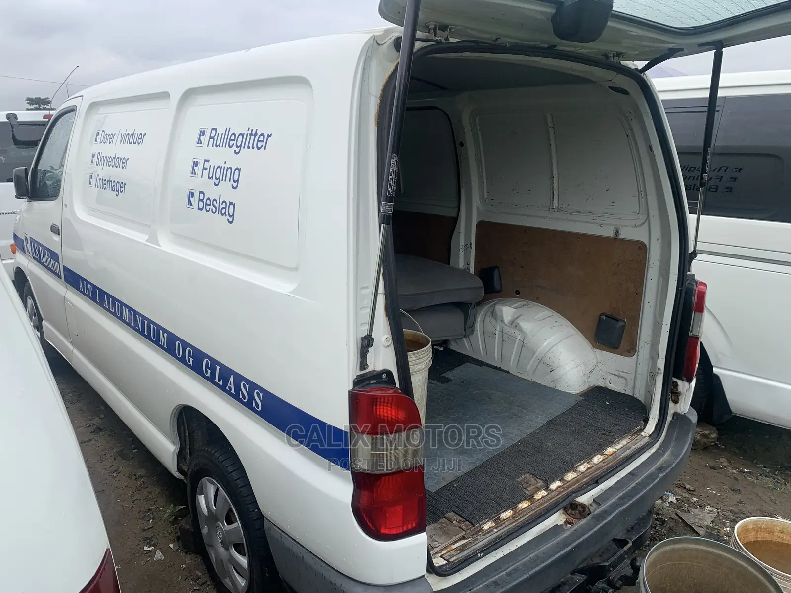 Toyota HiAce 2004 White