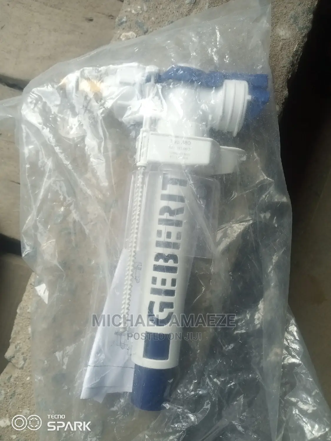 White Pan Connector for Concealed Water Closet