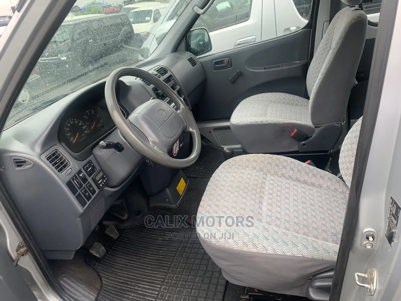 Toyota HiAce 2003 Silver