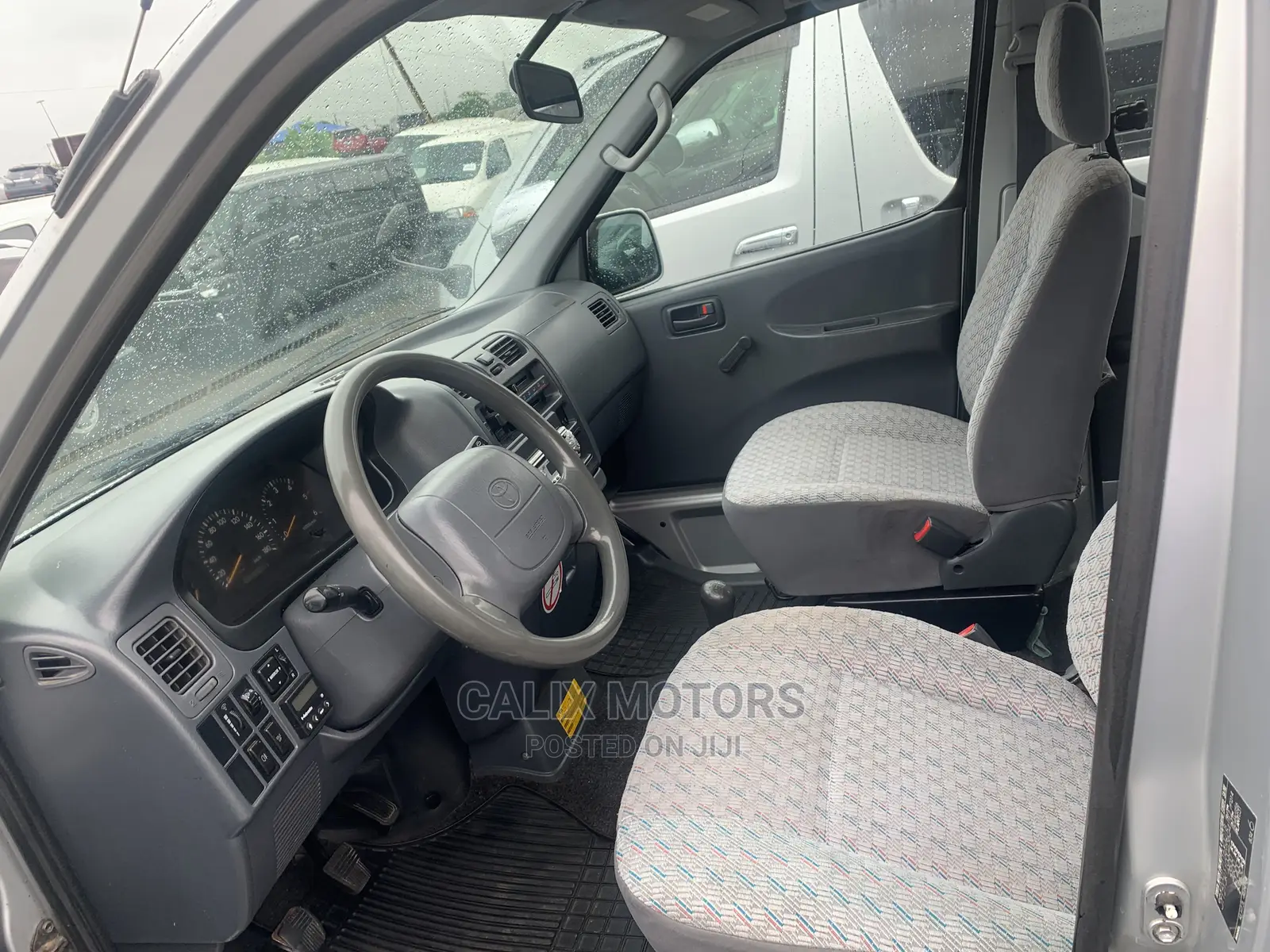 Toyota HiAce 2003 Silver