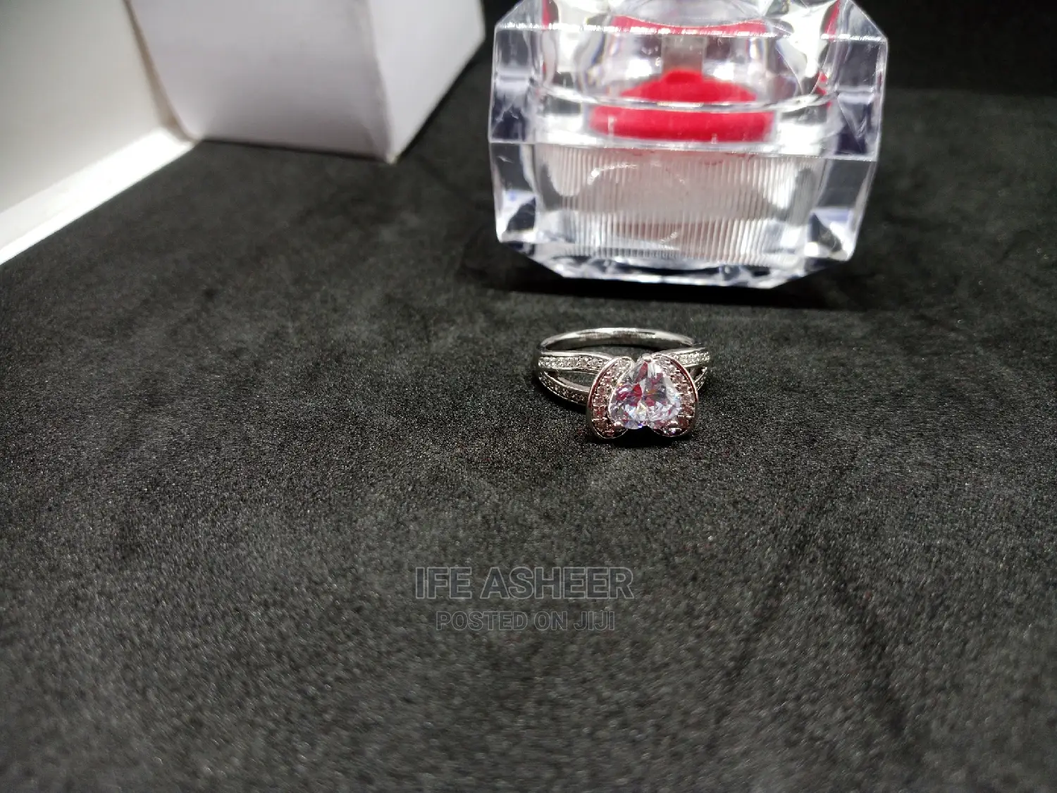 Ladies Beautiful Proposal Ring 001 - Silver