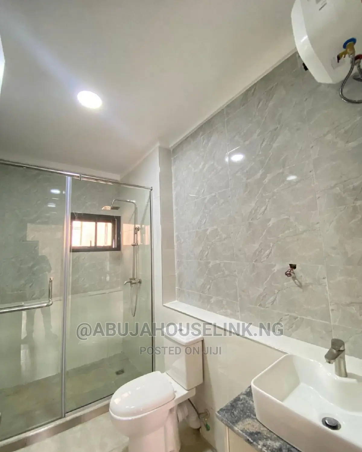 4bdrm Townhouse/Terrace in Guzape Abuja for Sale