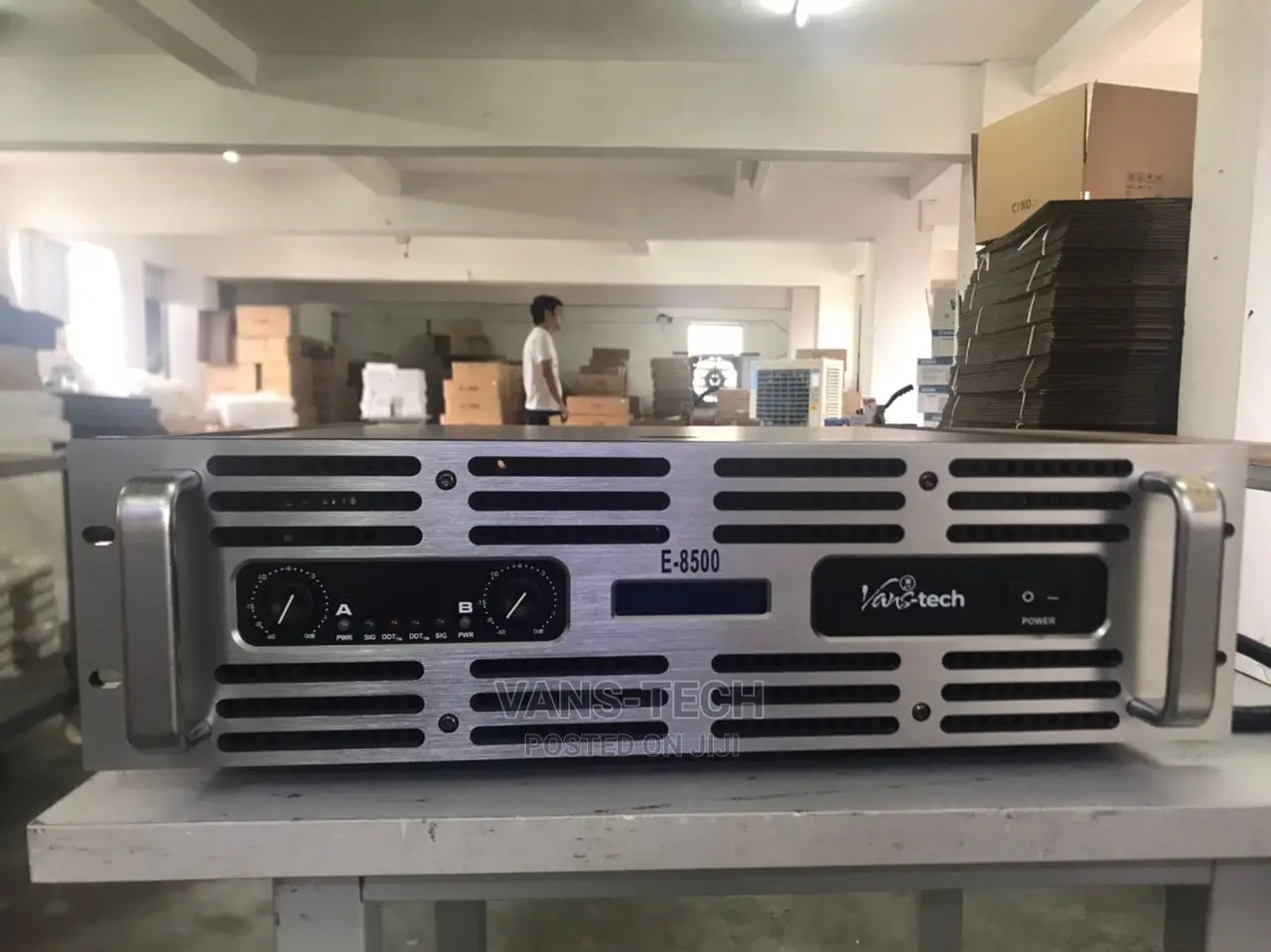 Professional Vans-Tech Amplifier (E-8500)