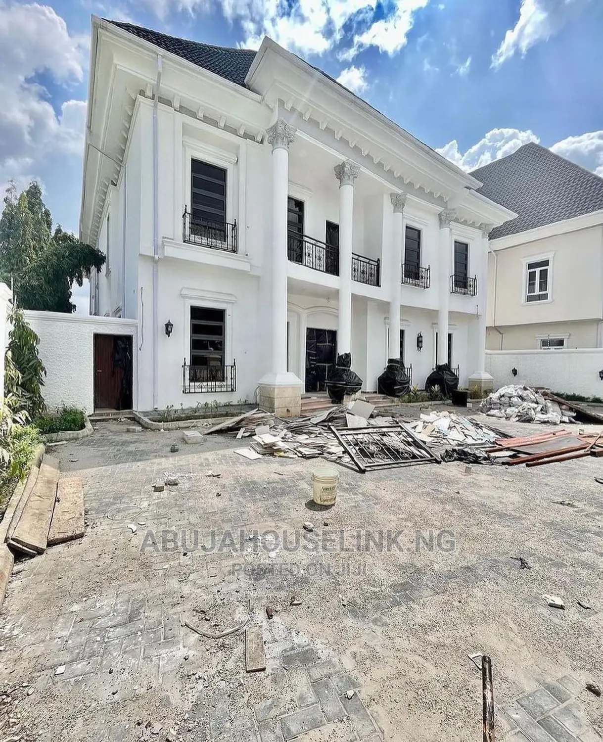 5bdrm Mansion in Asokoro Main for sale