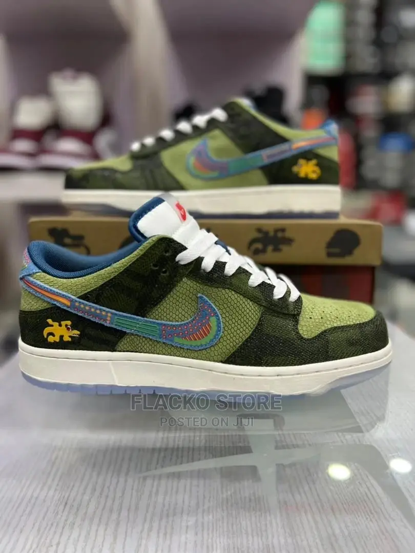 Original Nike Sb Dunk Low Siempre Familia Sneakers Available