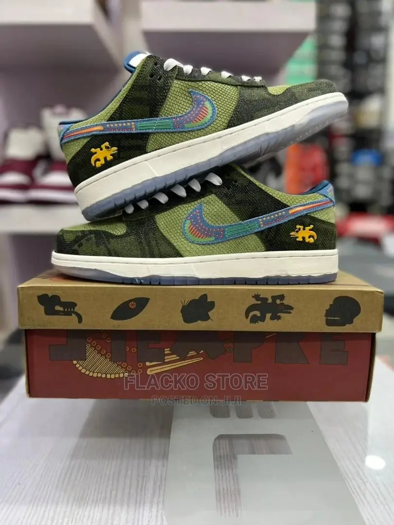 Original Nike Sb Dunk Low Siempre Familia Sneakers Available