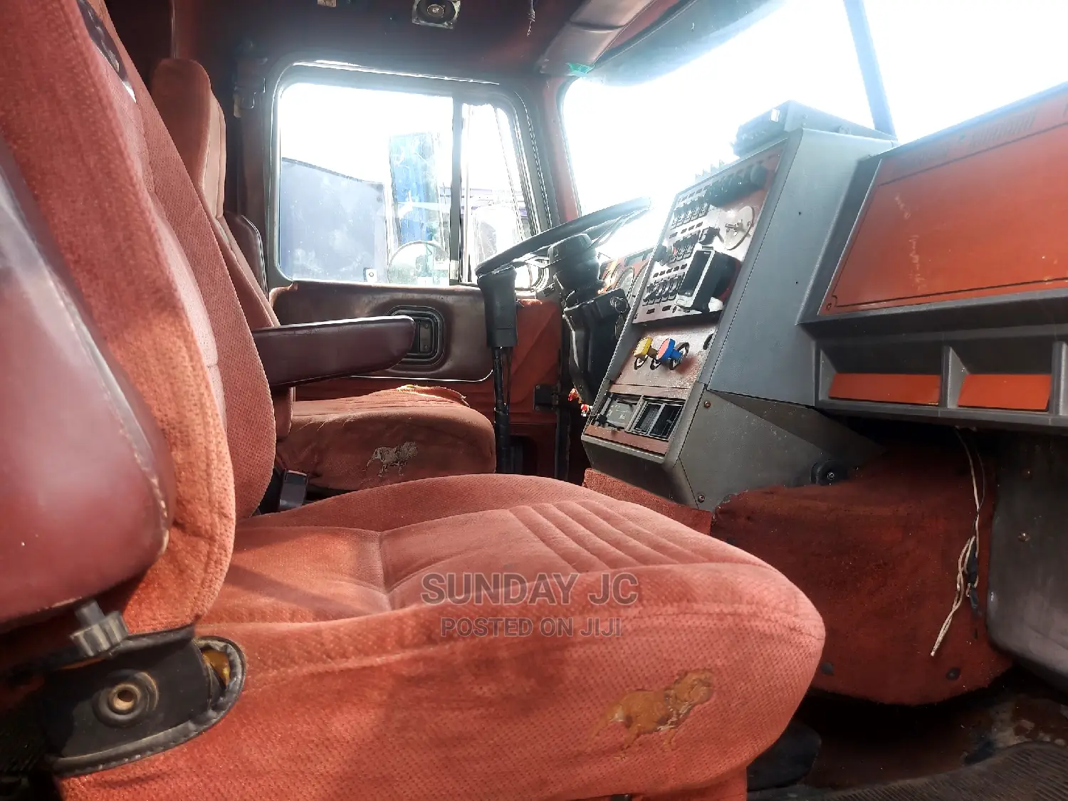 New Arrival Double Cabin Vision Mack Ten Tyres Head Truck