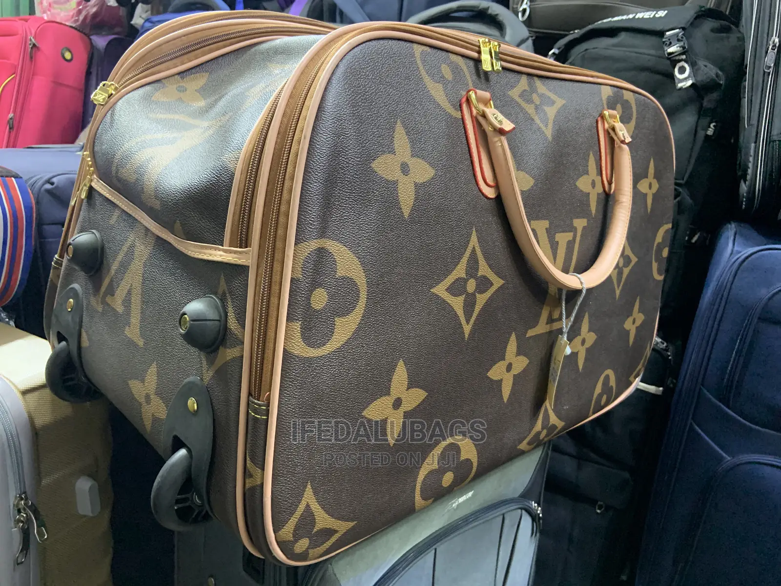 Big Size Lv Traveling Luggage With Wheels