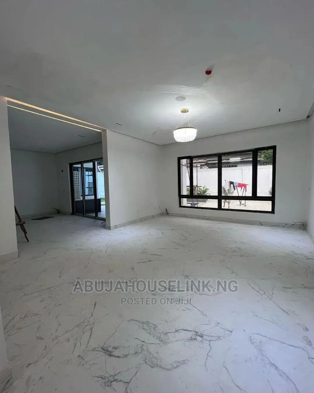 10bdrm Mansion in Asokoro Main for sale