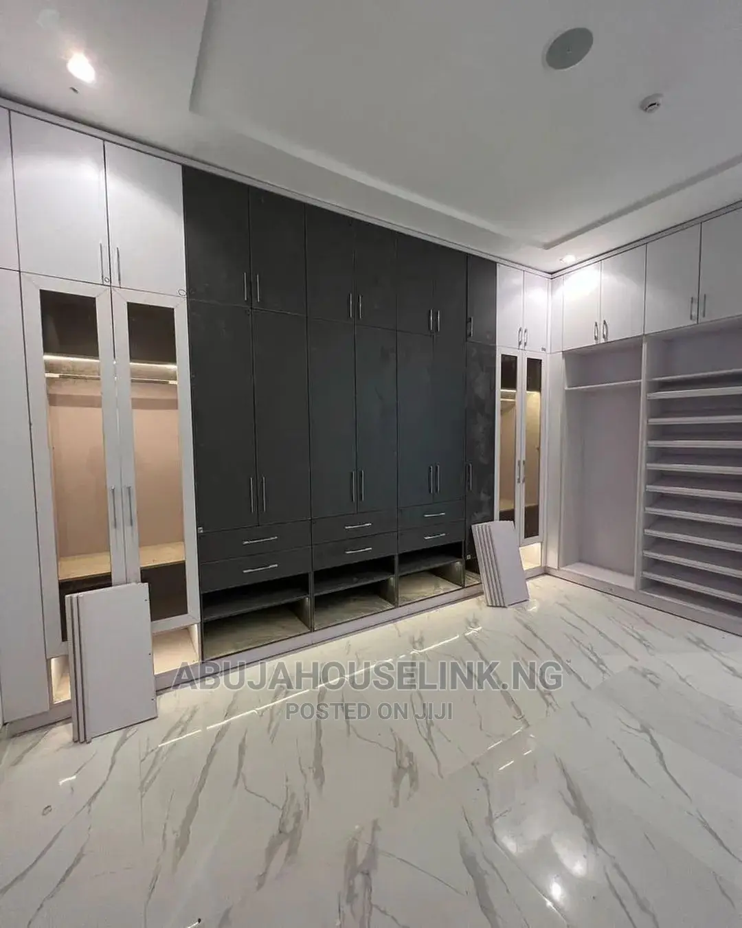 10bdrm Mansion in Asokoro Main for sale