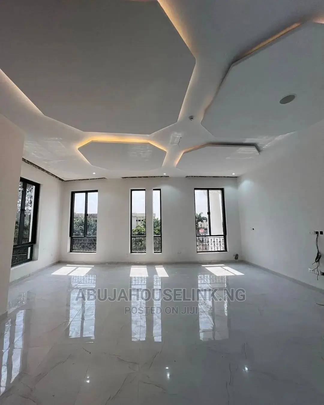 10bdrm Mansion in Asokoro Main for sale